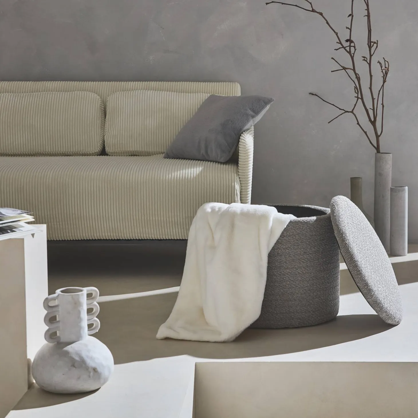 Stoffhocker mit Stauraum