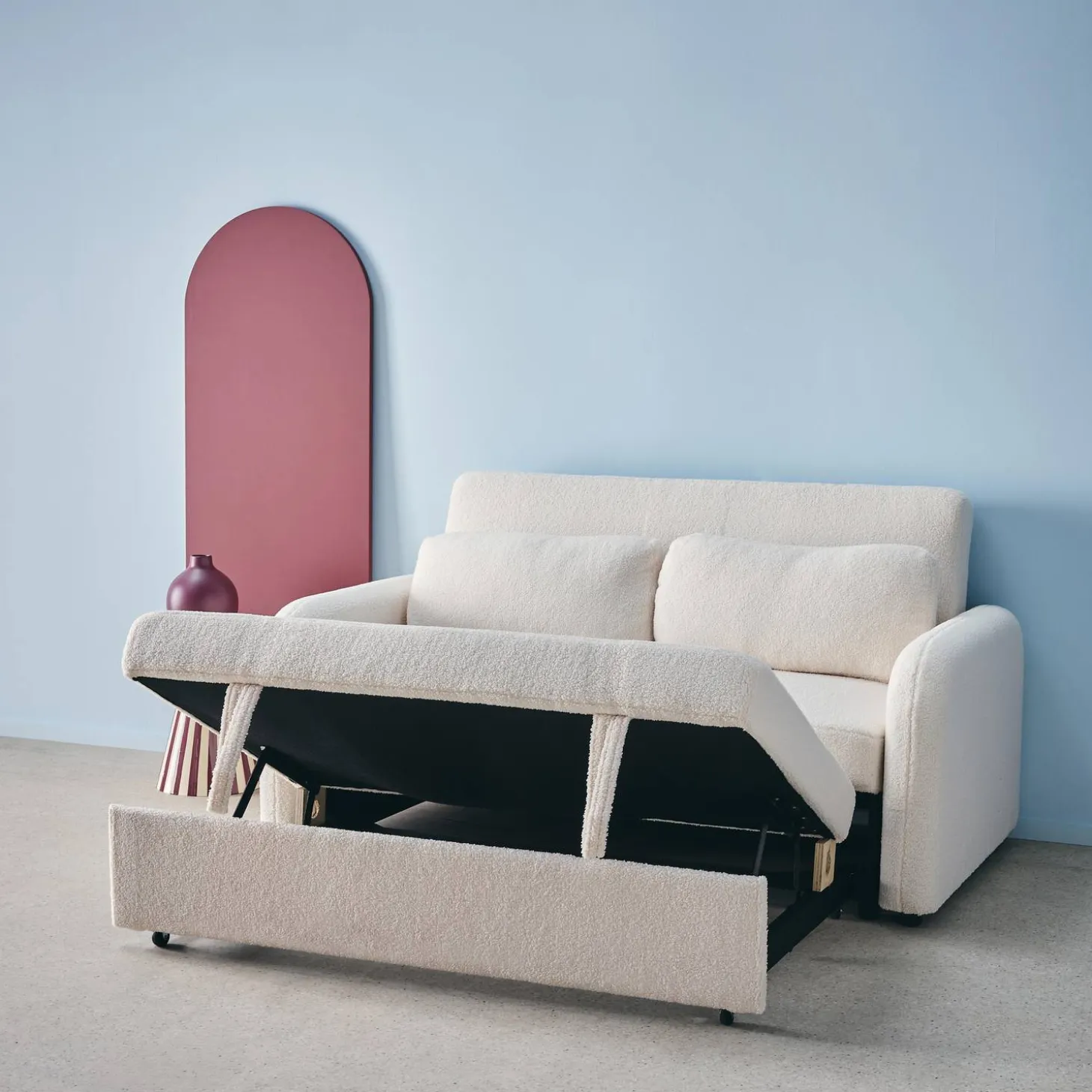 Abgerundetes 2-Sitzer Sofa mit Bouclé-Bezug
