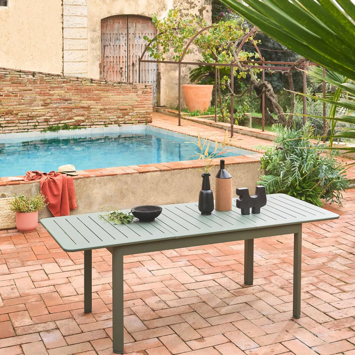 Ausziehbarer Gartentisch aus Aluminium, 6 Plätze