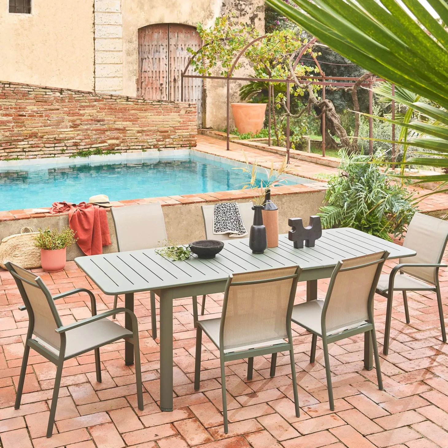 Ausziehbarer Gartentisch aus Aluminium, 4 Stühle, 2 Sessel