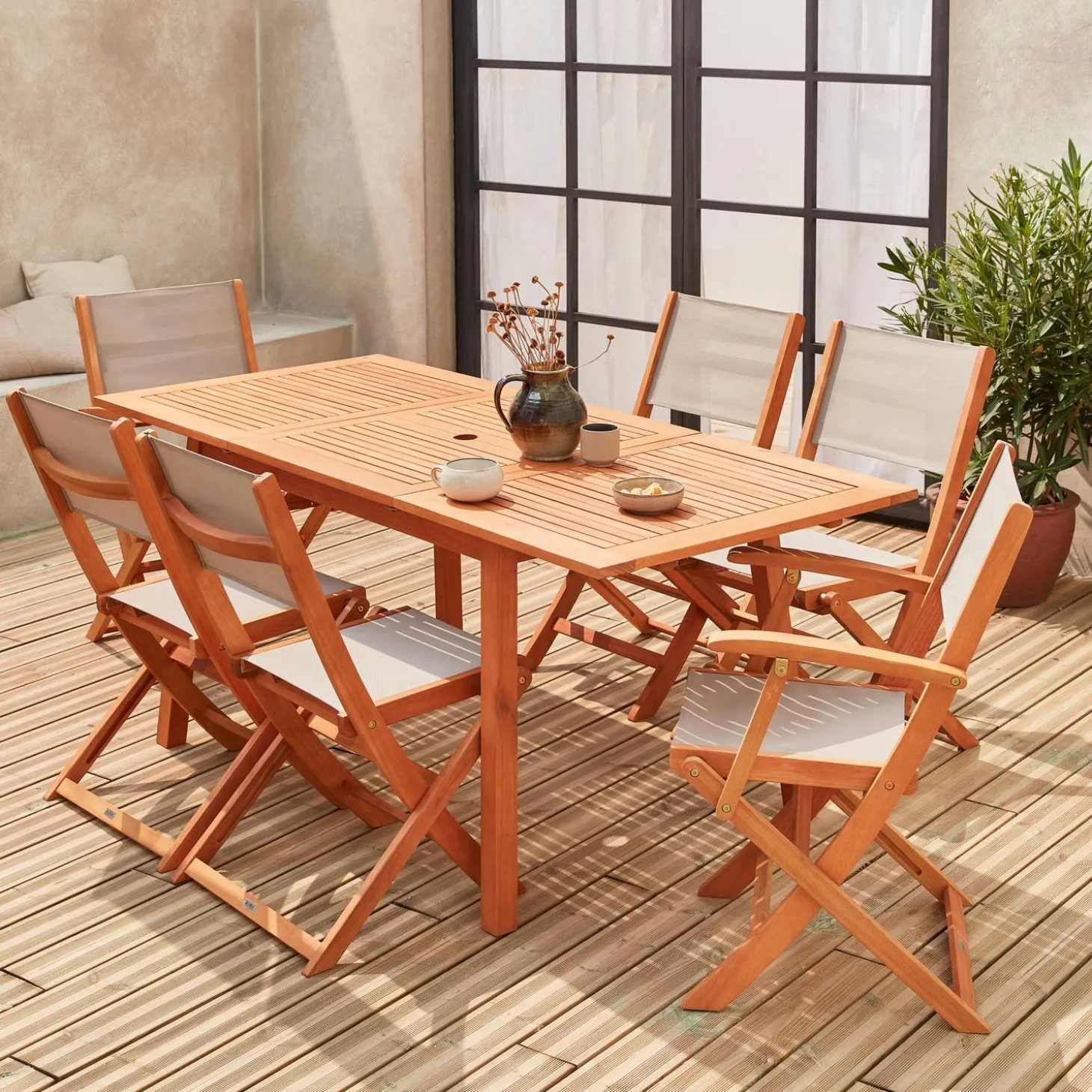 Ausziehbarer Gartentisch aus Holz , 6 Stühle