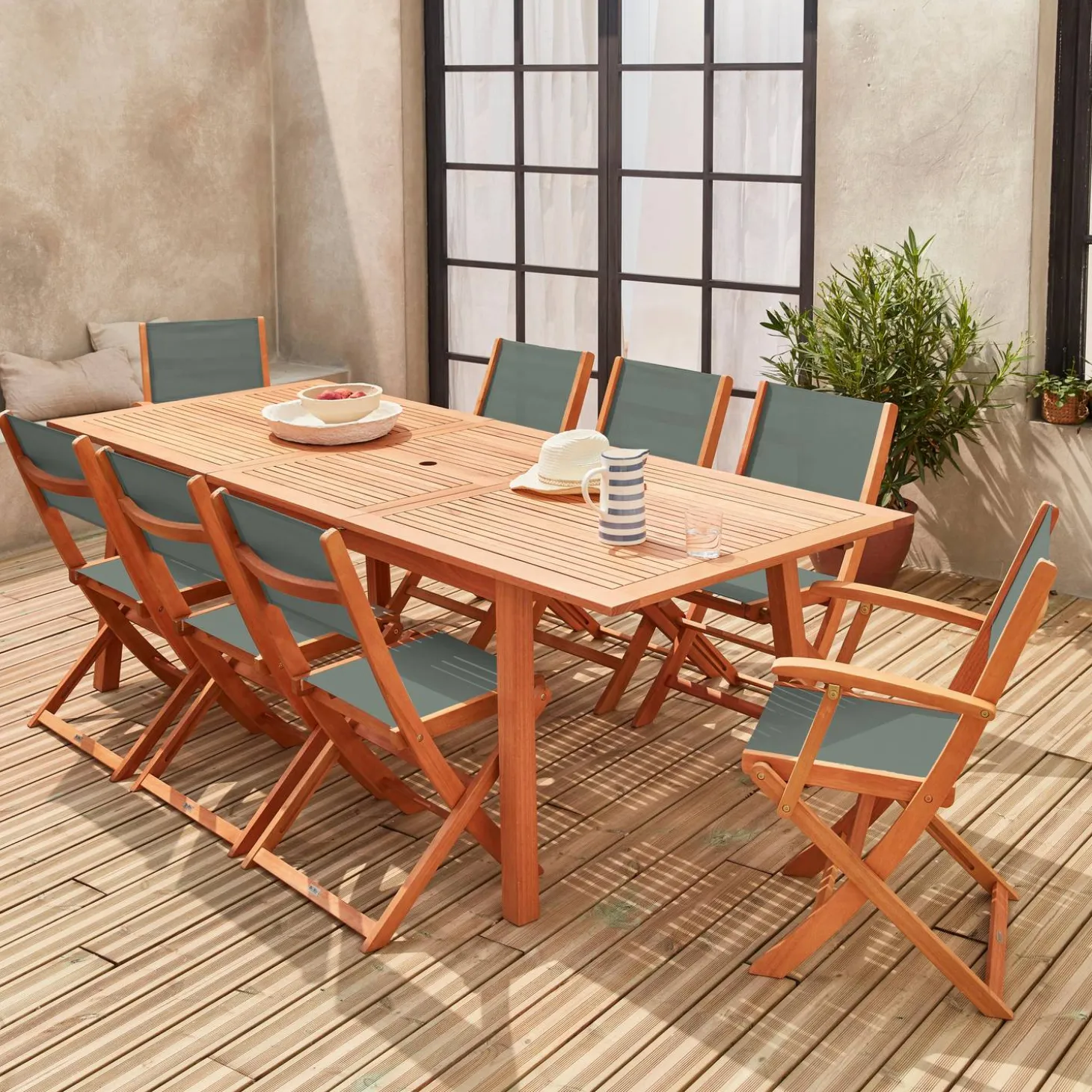 Ausziehbarer Gartentisch aus Holz, 8 Stühle