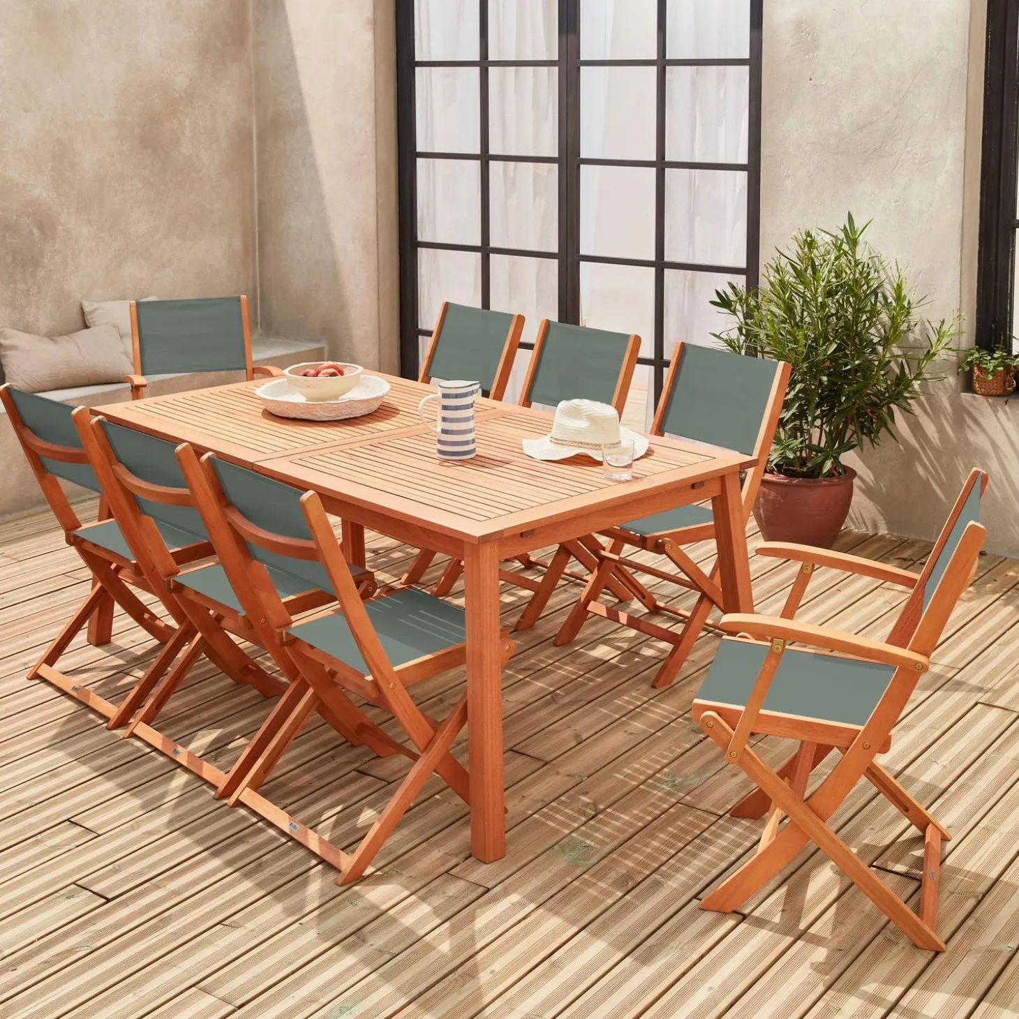 Ausziehbarer Gartentisch aus Holz, 8 Stühle