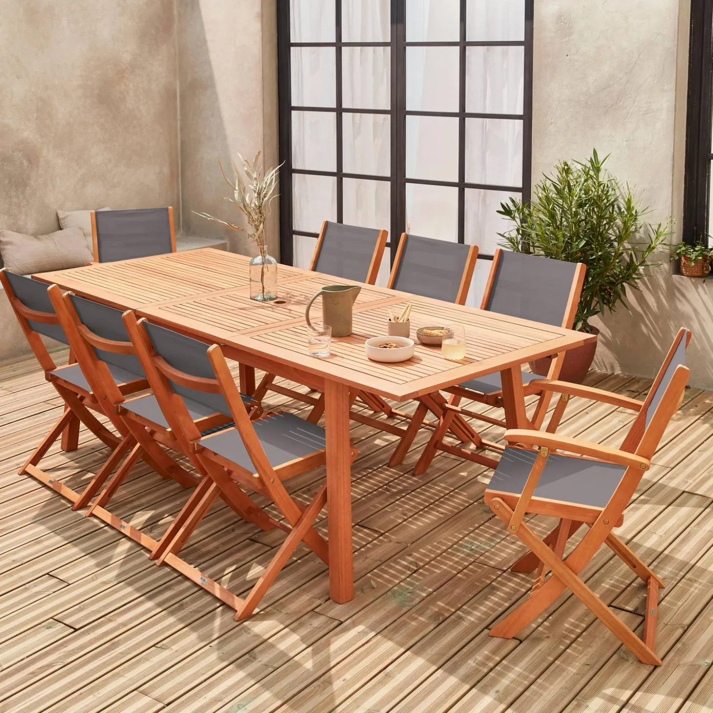 Ausziehbarer Gartentisch aus Holz, 8 Stühle