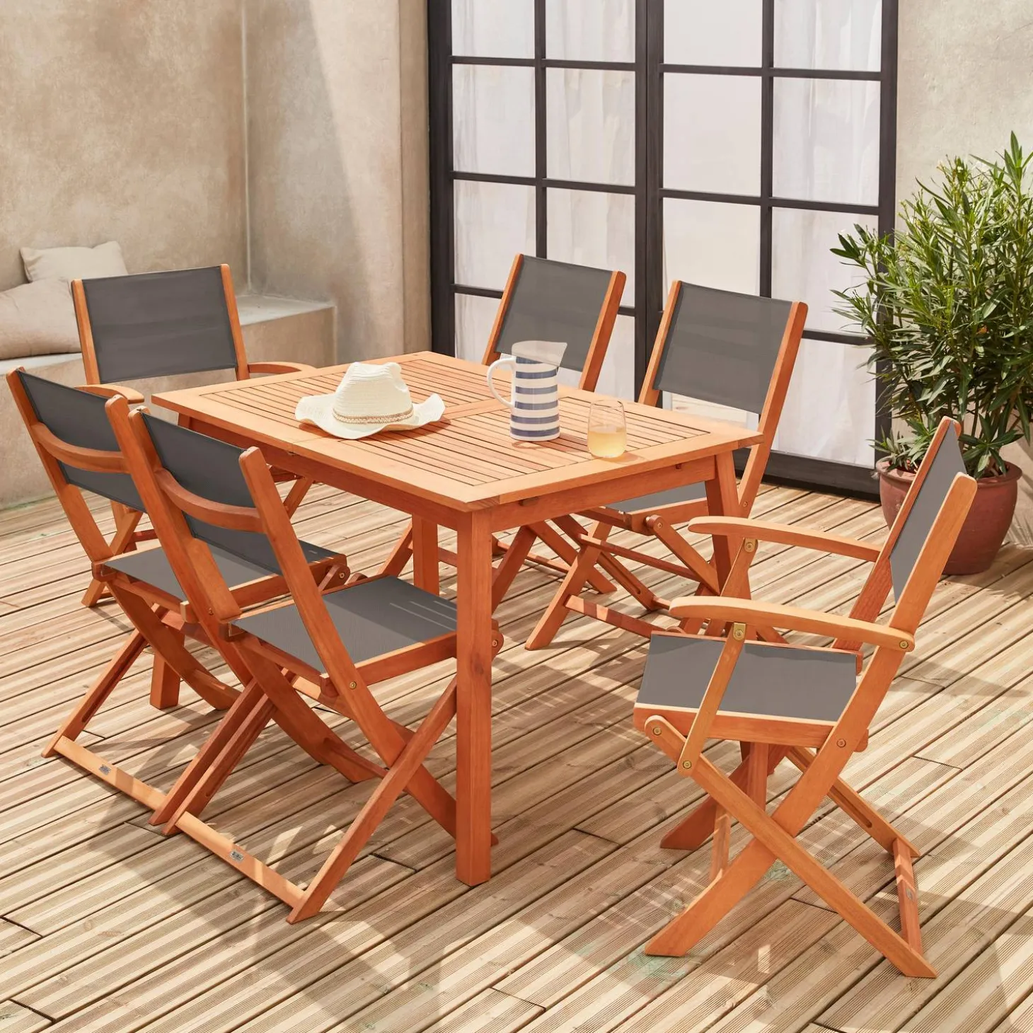 Ausziehbarer Gartentisch aus Holz , 6 Stühle