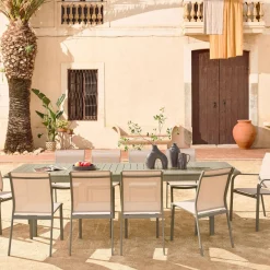 Ausziehbarer Gartentisch, 8 Stühle, 2 Sessel aus Aluminium und Textilene