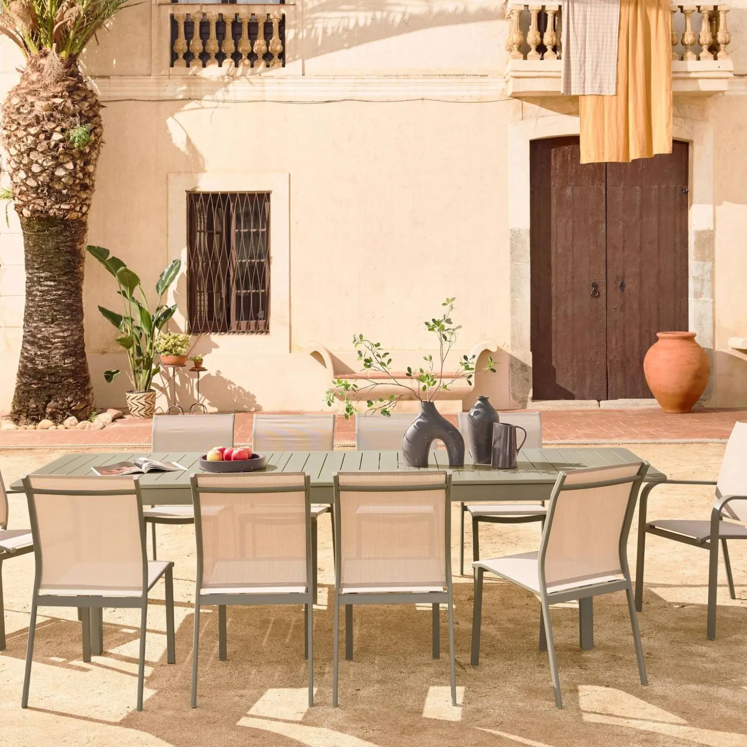 Ausziehbarer Gartentisch, 8 Stühle, 2 Sessel aus Aluminium und Textilene