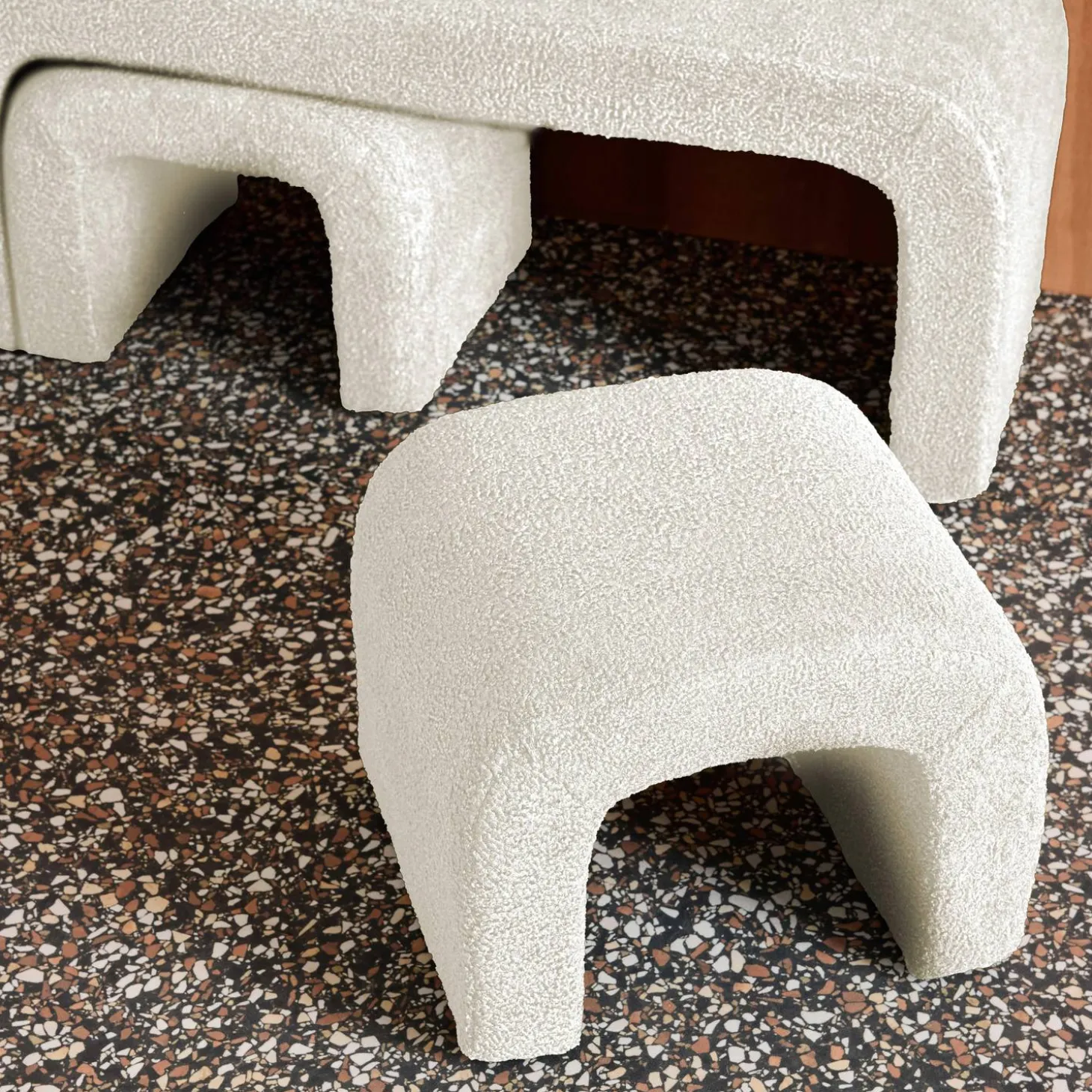 Bank und Satzhocker Bouclé