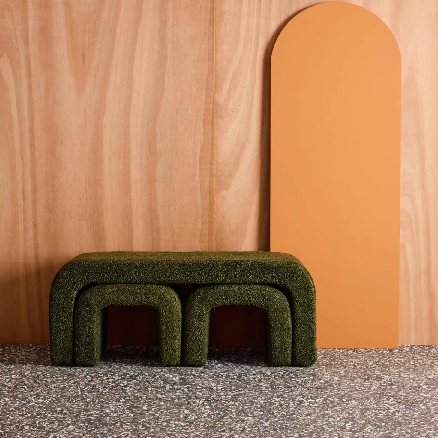 Bank und Satzhocker Bouclé