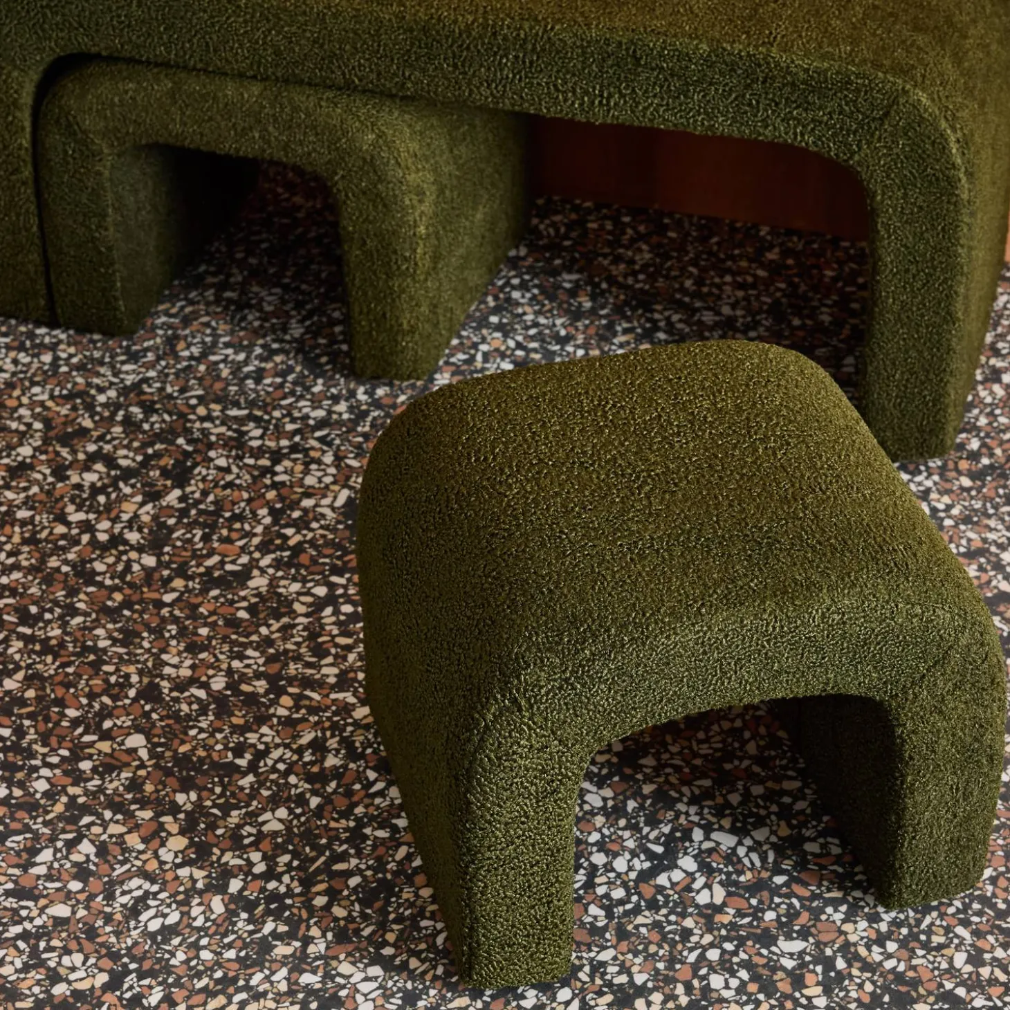 Bank und Satzhocker Bouclé