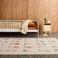 Beiger Kinder-Innenteppich mit französischem Alphabet-Druck