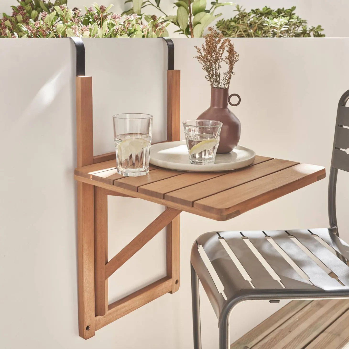 Beistelltisch aus Holz für den Balkon, quadratisch, klappbar