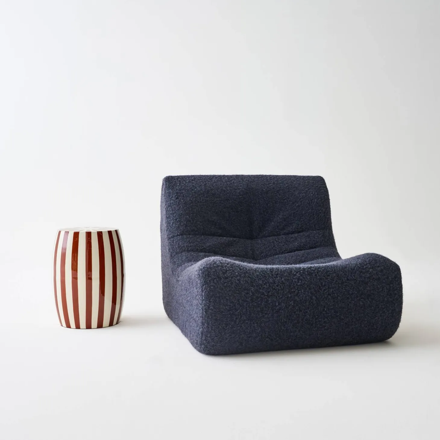 Beistelltisch, Sofaende, Nachttisch aus emailliertem Stahl, zweifarbige Streifen Ø 35 x H 46 cm