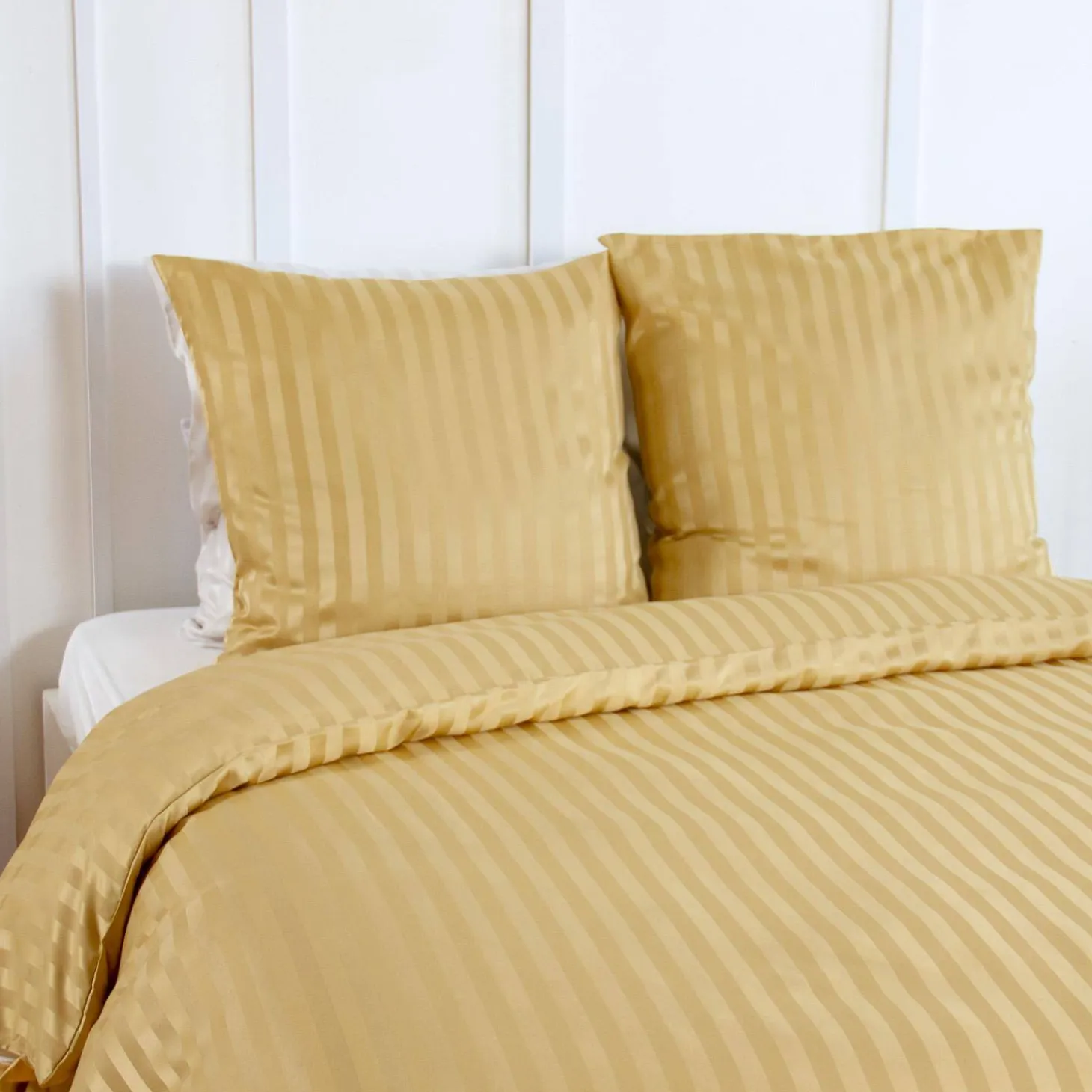 Bettwäsche-Set aus Polyester mit Satin-Effekt, feine Streifen, 2 Plätze, gelb