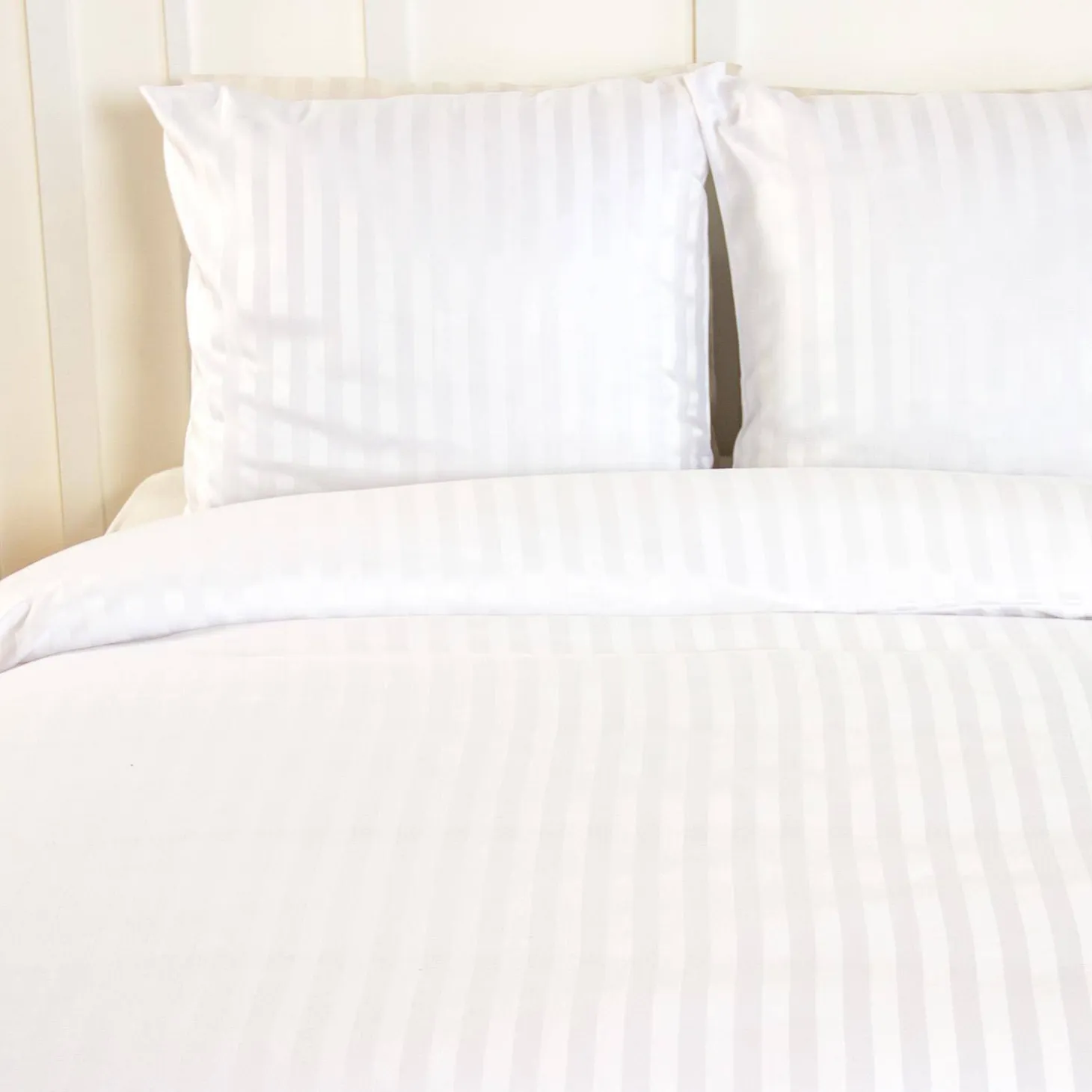 Bettwäsche-Set aus Polyester mit Satin-Effekt, feine Streifen, 2 Plätze, weiß