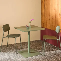 Bistro-Gartentisch quadratisch aus Stahl + 2 Stühle