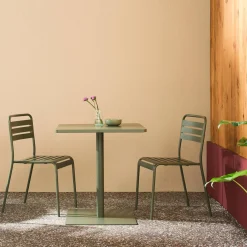 Bistro-Gartentisch quadratisch aus Stahl + 2 Stühle