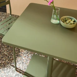 Bistro-Gartentisch quadratisch aus Stahl + 2 Stühle