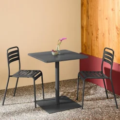Bistro-Gartentisch quadratisch aus Stahl + 2 Stühle