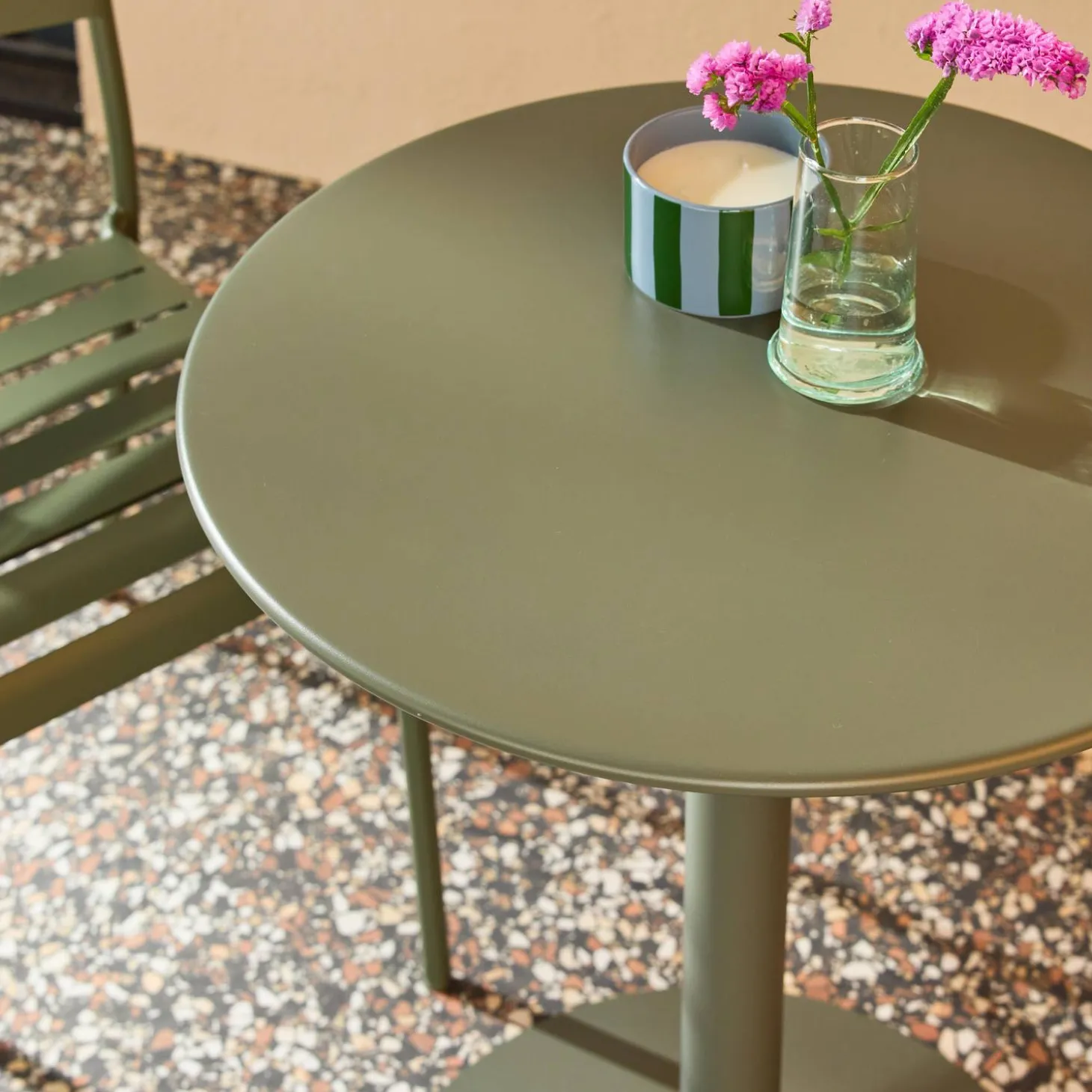 Bistro-Gartentisch rund aus Stahl + 2 Stühle