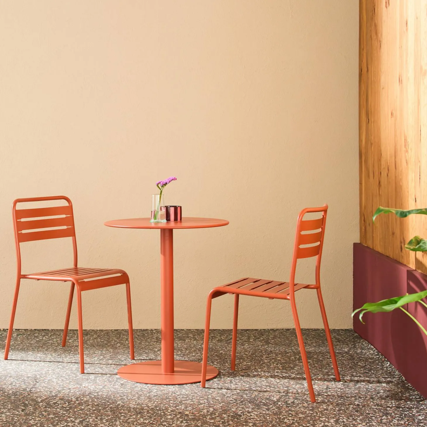 Bistro-Gartentisch rund aus Stahl + 2 Stühle