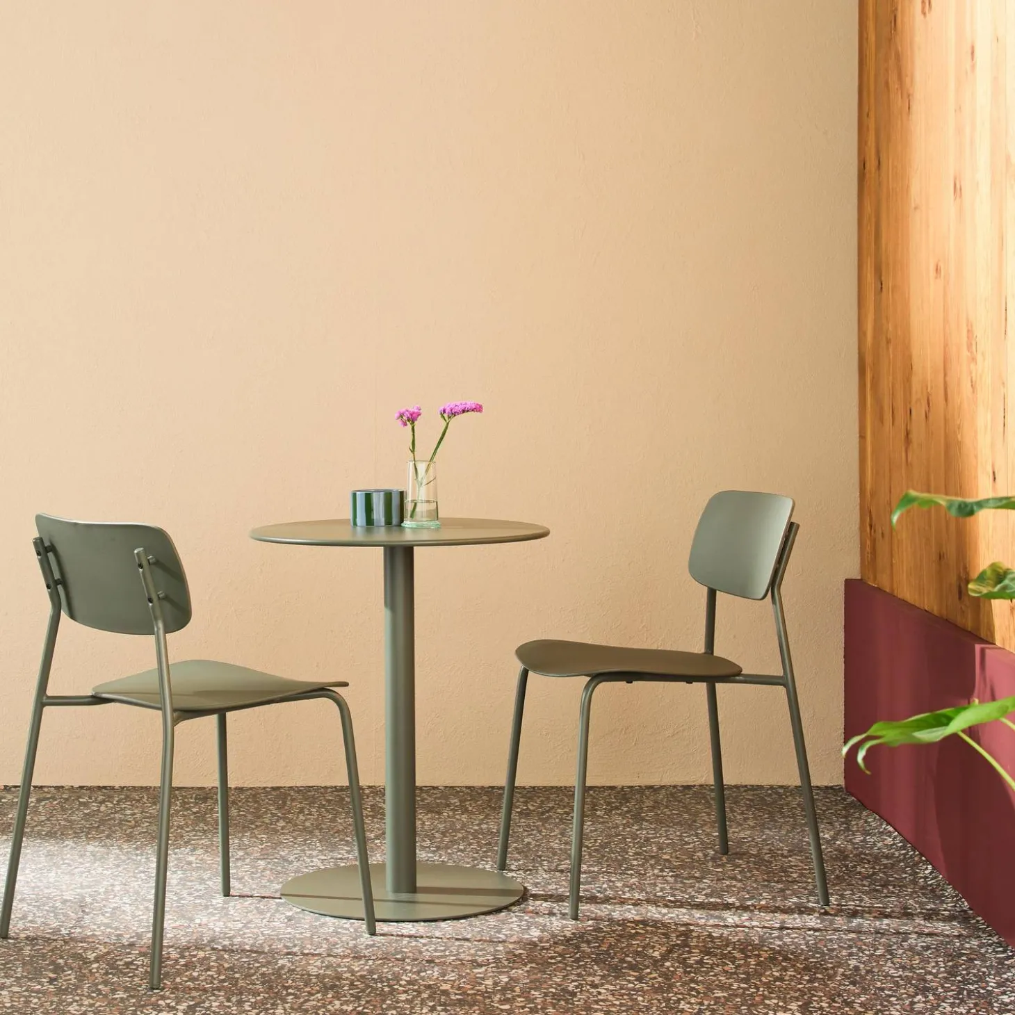Bistro-Gartentisch rund aus Stahl + 2 Stühle