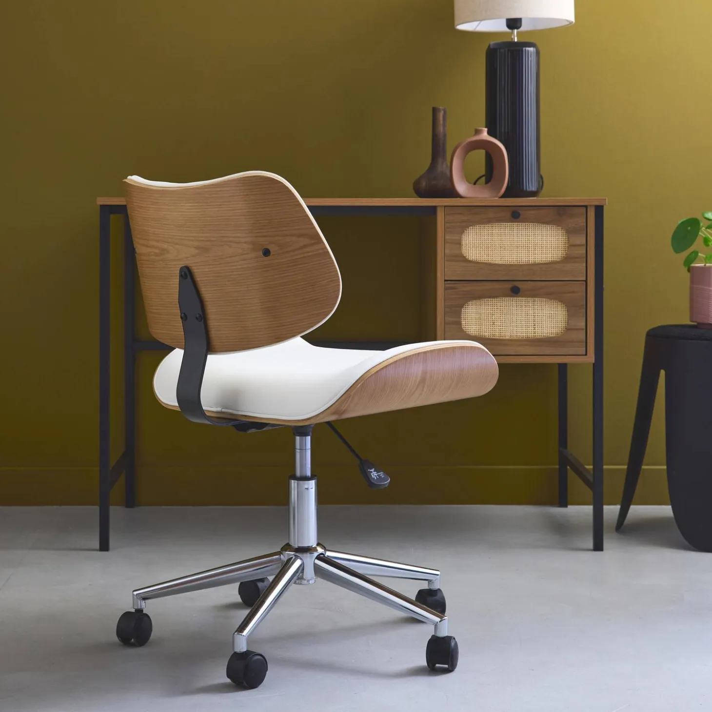Bürostuhl mit Rollen gewölbtes Holzdekor und Kunstleder