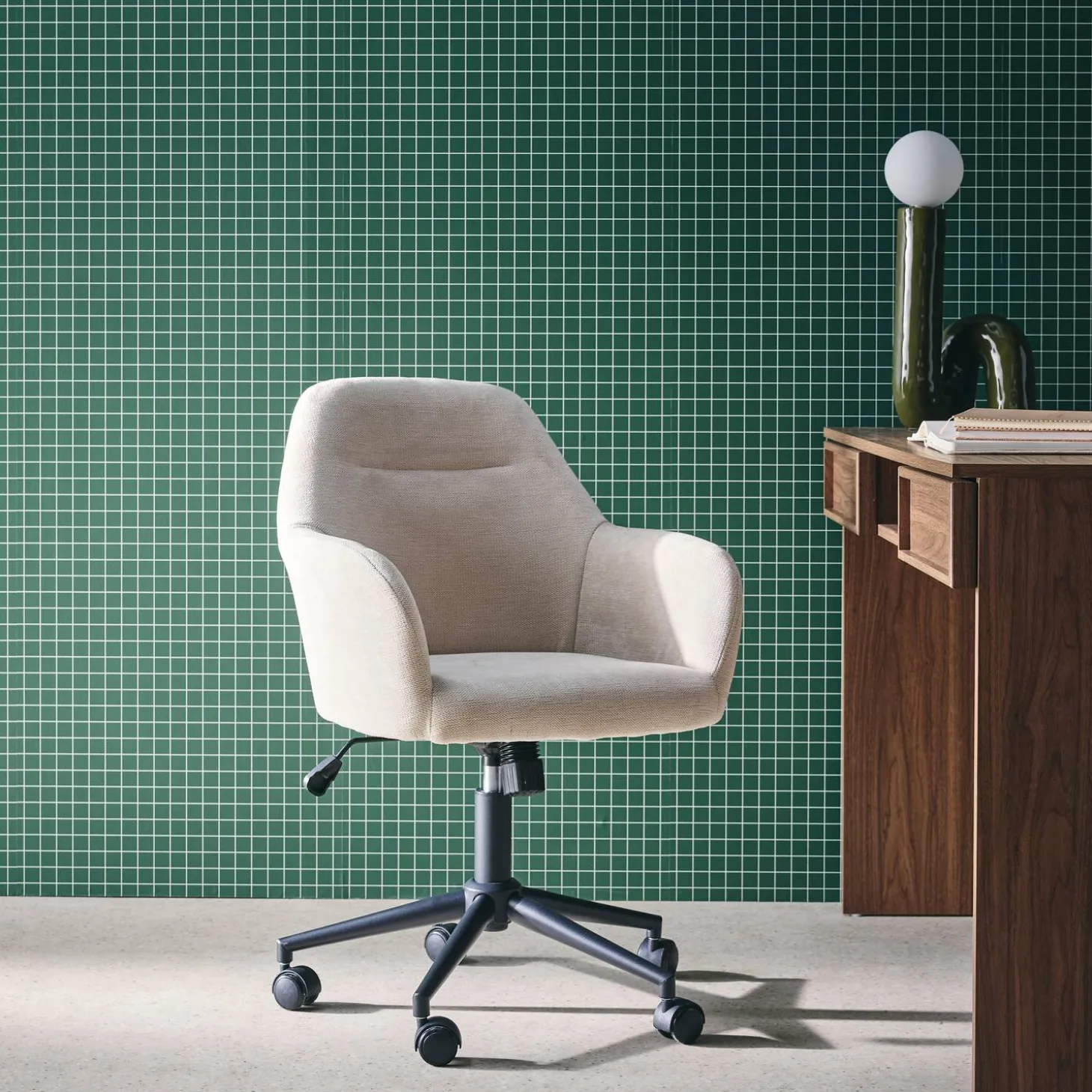 Bürostuhl mit Rollen und Chenille-Bezug, höhenverstellbar
