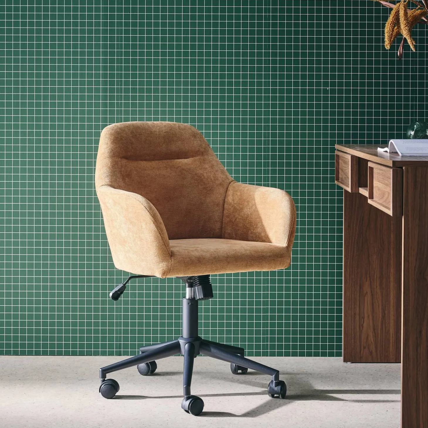 Bürostuhl mit Rollen und Chenille-Bezug, höhenverstellbar