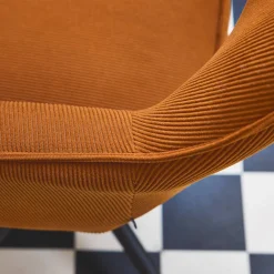 Bürostuhl mit Rollen und Cordbezug