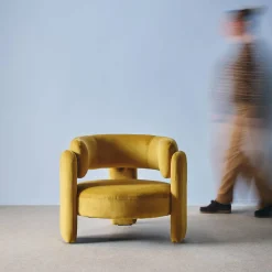 Dreibeiniger Sessel aus Samt