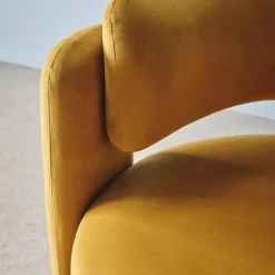 Dreibeiniger Sessel aus Samt