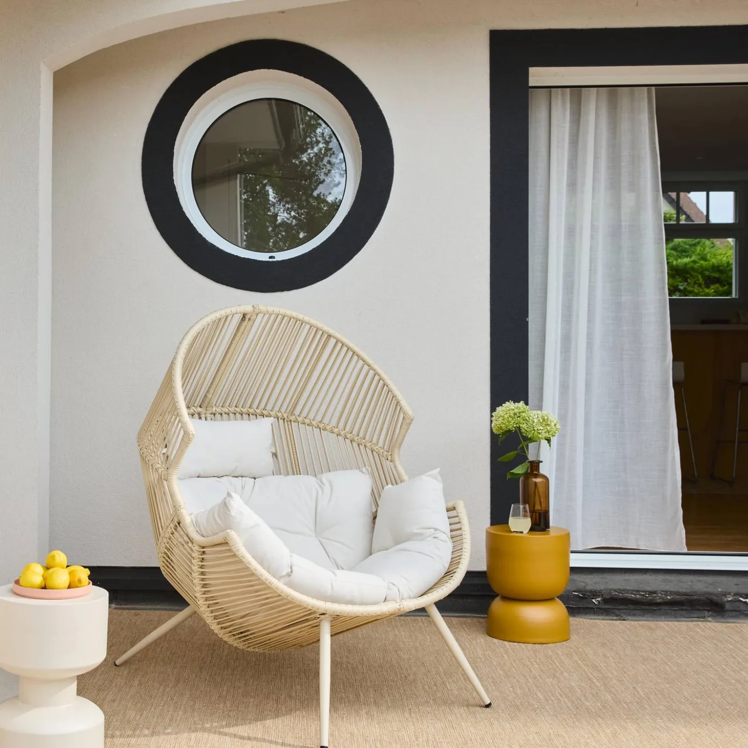Ei-Sessel für Outdoor aus Stahl und Kunststoff