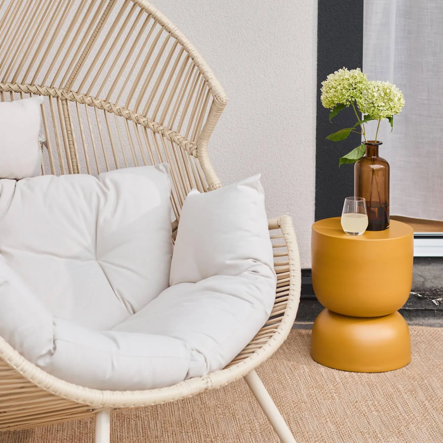 Ei-Sessel für Outdoor aus Stahl und Kunststoff