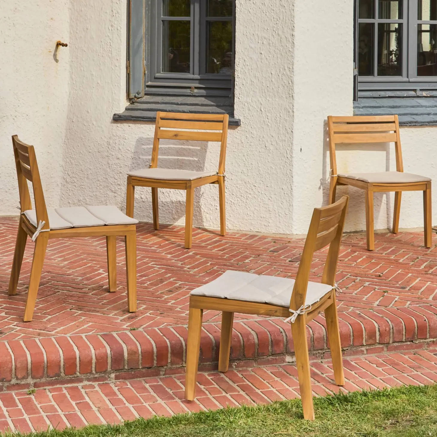 4er-Set Akazienholz-Gartenstühle mit Kissen