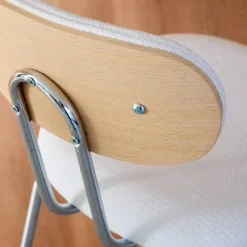 2er-Set Barhocker mit eichenfarbenem Holzdekor, wasserabweisendem Stoff und verchromten Metallbeinen