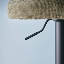 2er-Set höhenverstellbare Barhocker mit schwarzem Gestell und Stoffbezug