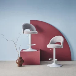 2er-Set höhenverstellbare Barhocker mit weißem Gestell und Stoffbezug