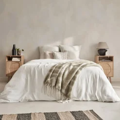 2er Set Nachttische mit Holzdekor und abgerundetem Rattan-Geflecht