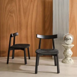 2er-Set skandinavische Stühle Heveaholz und Seilbespannung