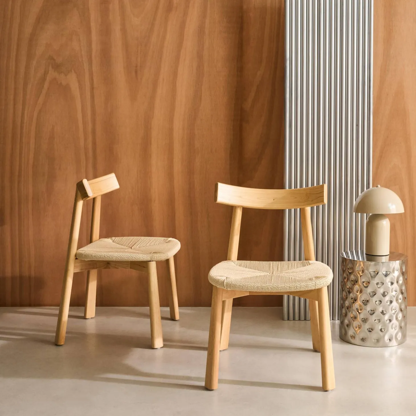 2er-Set skandinavische Stühle Heveaholz und Seilbespannung