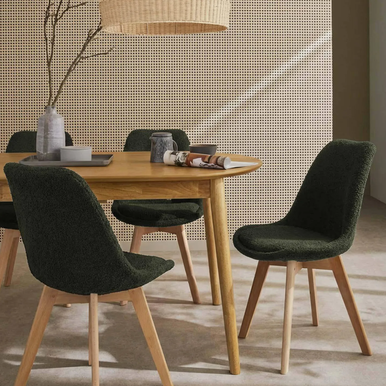 4er-Set skandinavische Stühle mit Holzbeinen