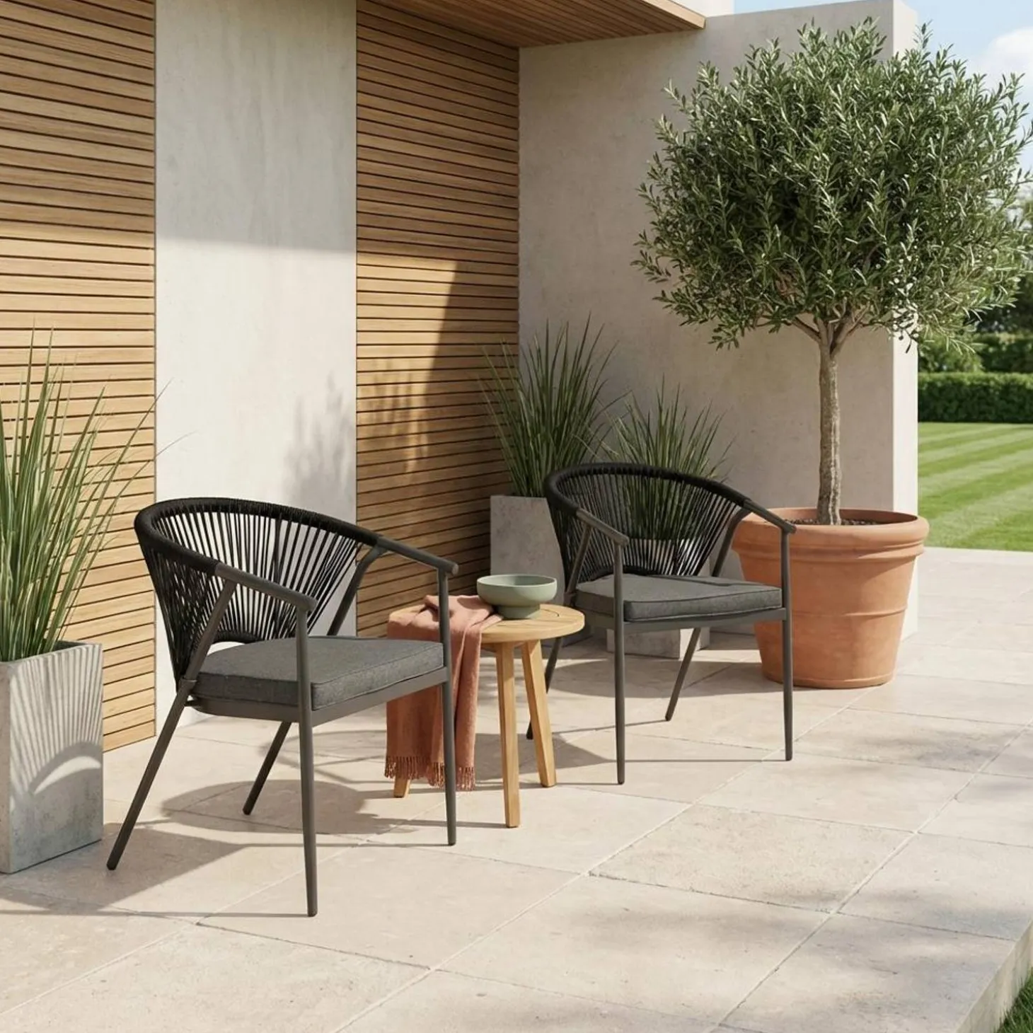 2er-Set stapelbare Gartensessel aus Stahl mit Seilbespannung