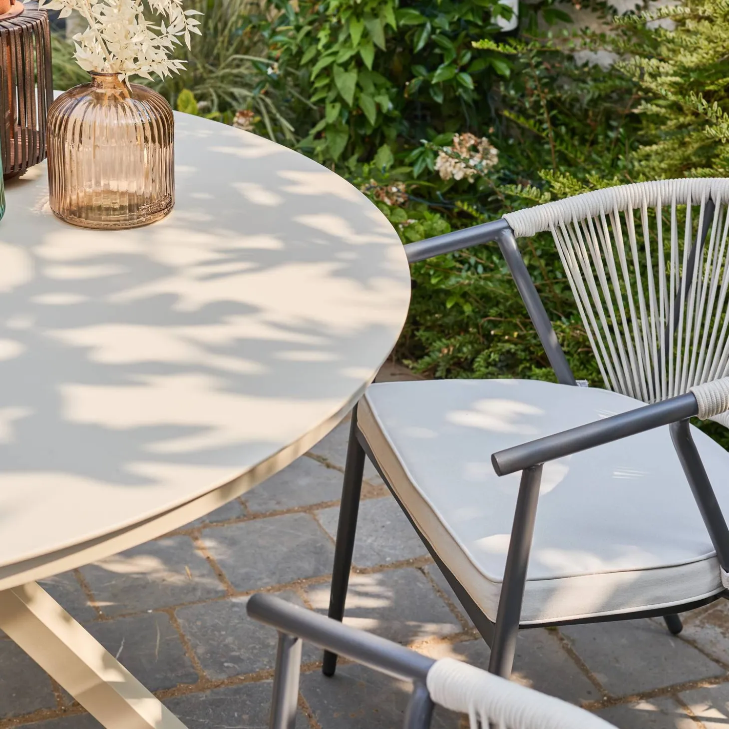 4er-Set stapelbare Gartensessel aus Stahl mit Seilbespannung