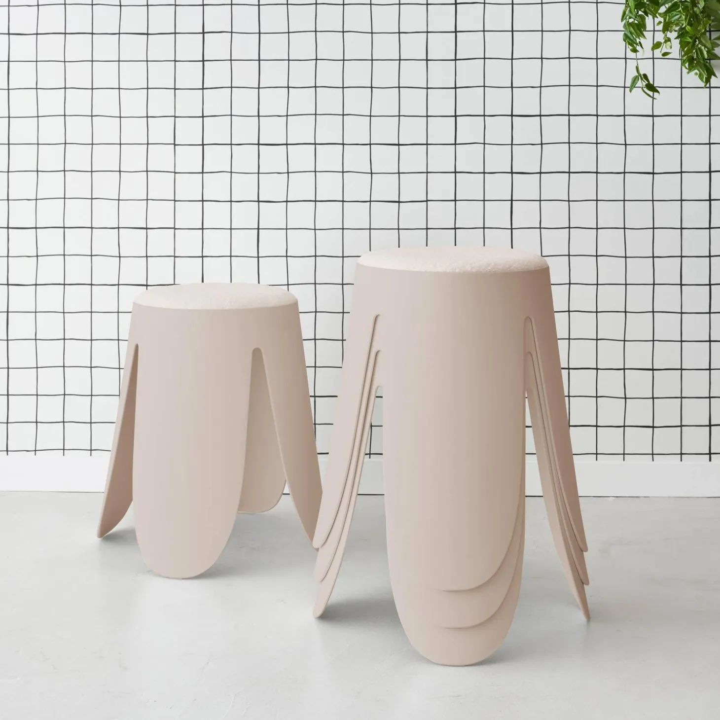 4er Set stapelbare Hocker, strukturierter Bouclébezug