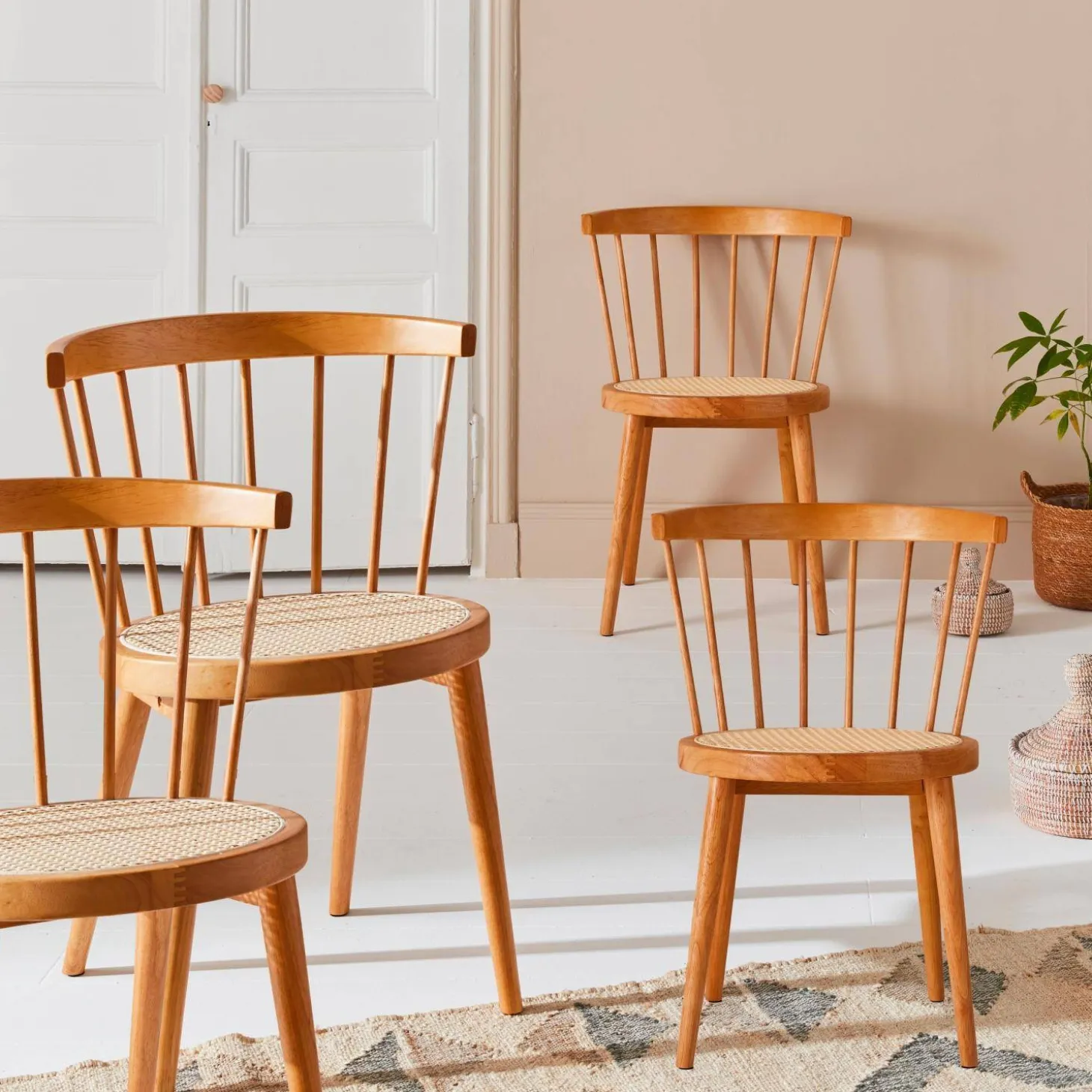 4er-Set Stühle aus Holz und Rattan-Geflecht