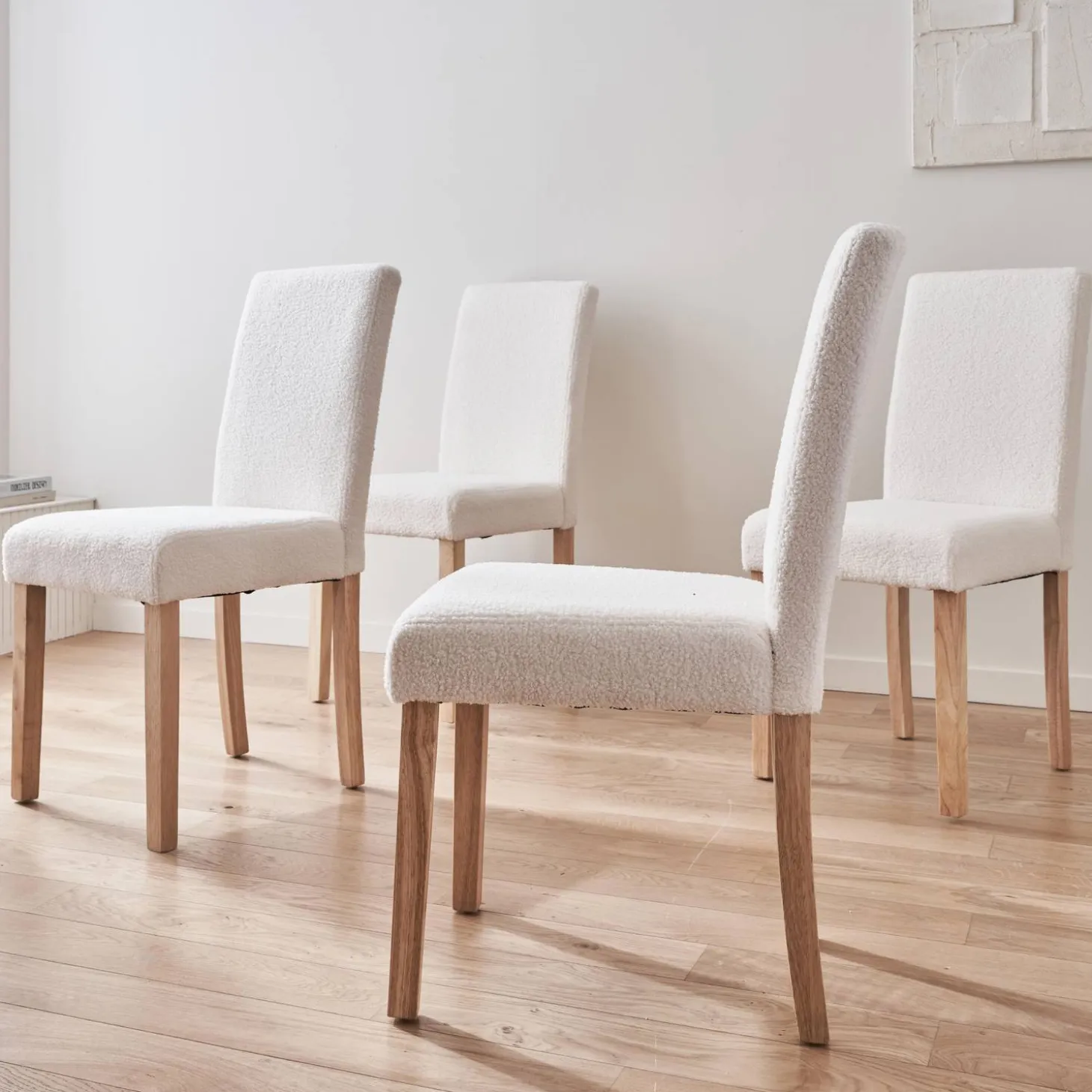 4er-Set Stühle mit Bouclé-Bezug und Holzbeinen