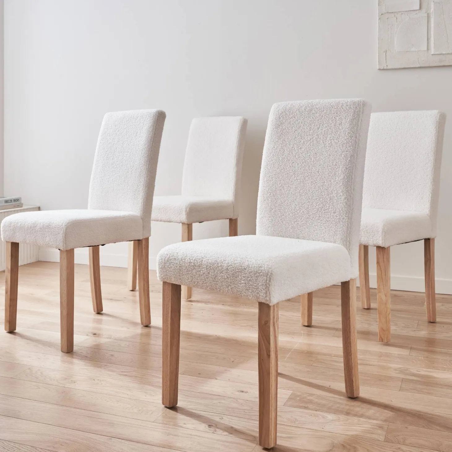 4er-Set Stühle mit Bouclé-Bezug und Holzbeinen