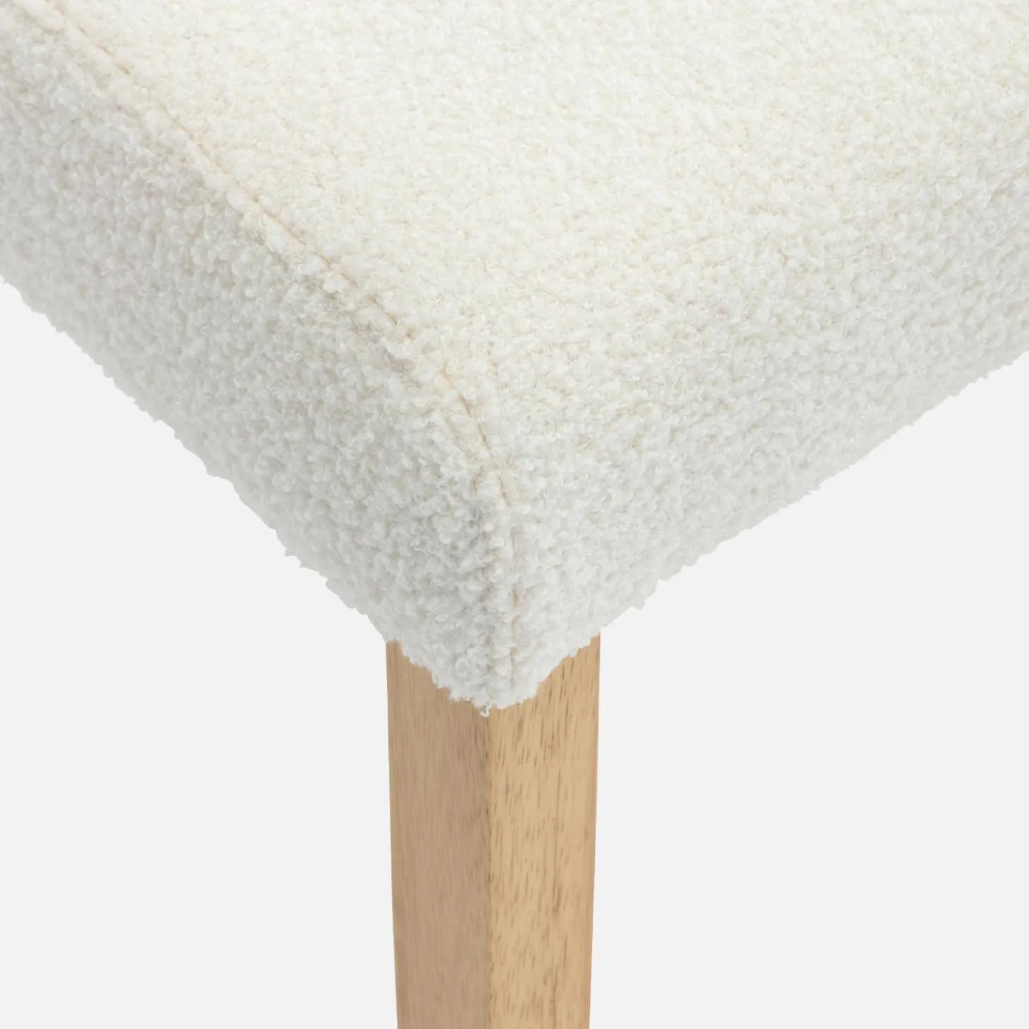 4er-Set Stühle mit Bouclé-Bezug und Holzbeinen