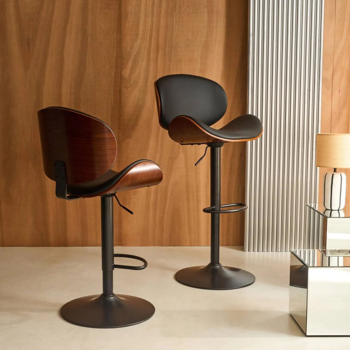 2er-Set verstellbare Barhocker mit Holzdekor und Kunstleder